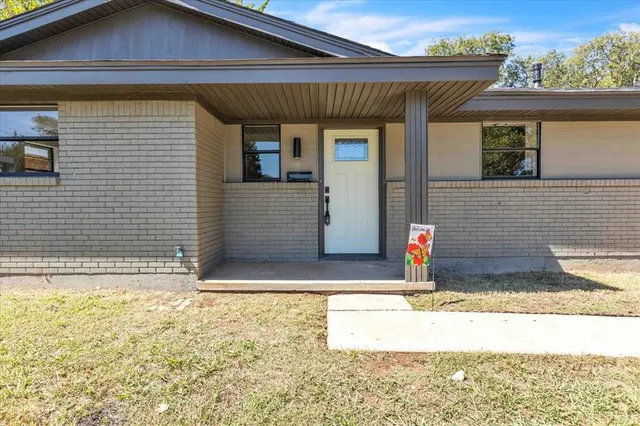 Photo 2 — 1021 Vickie Drive, Del City, OK 73115