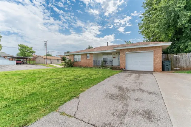 Photo 2 — 1300 Wells Avenue, Clinton, OK 73601
