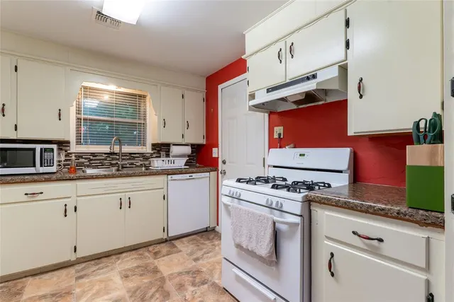 Photo 7 — 1300 Wells Avenue, Clinton, OK 73601