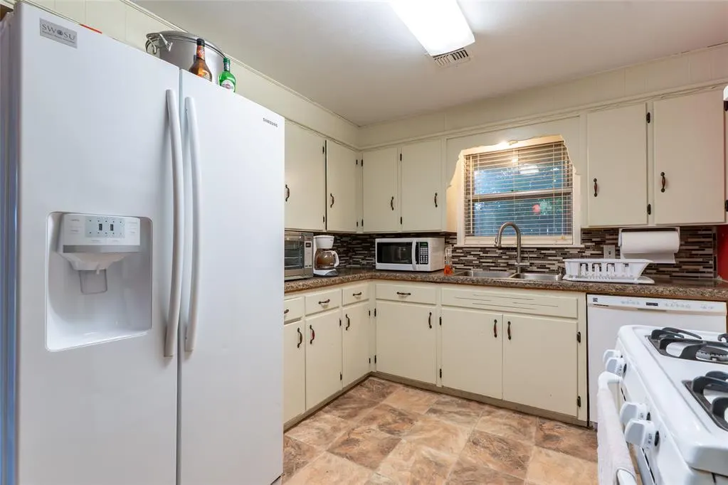 Photo 9 — 1300 Wells Avenue, Clinton, OK 73601