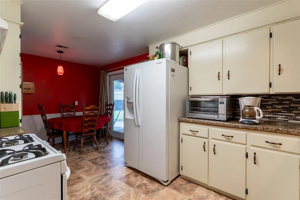 Photo 11 — 1300 Wells Avenue, Clinton, OK 73601