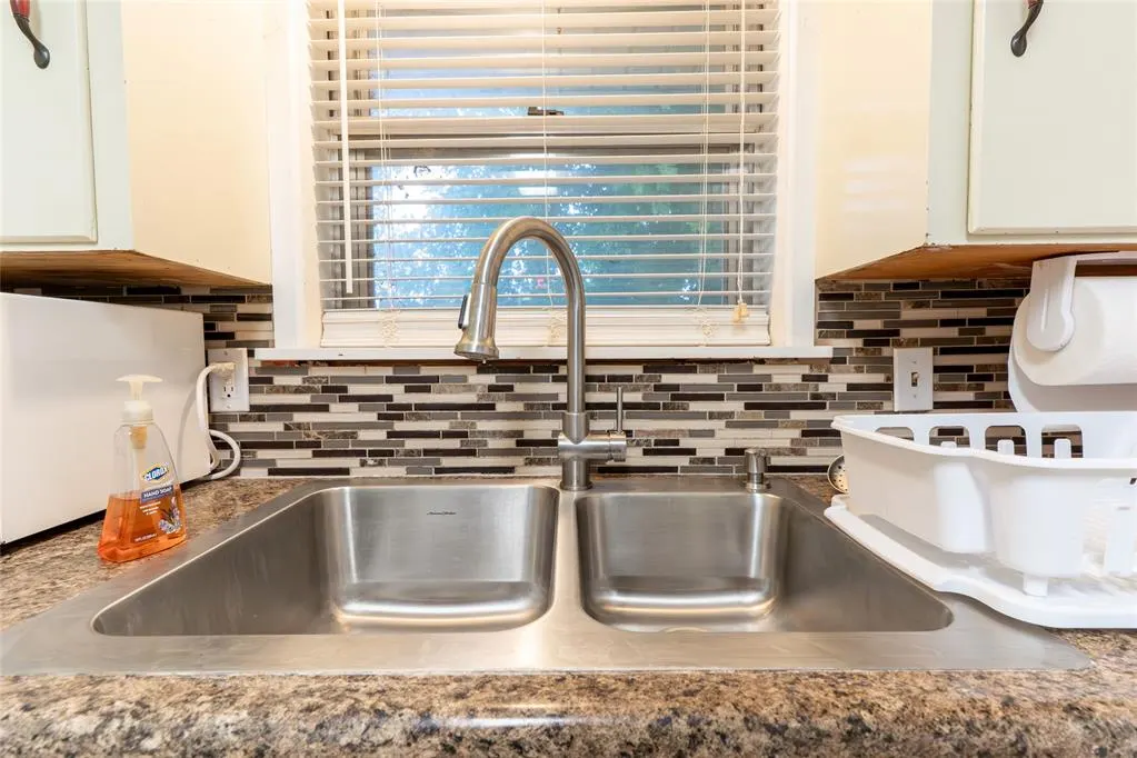 Photo 12 — 1300 Wells Avenue, Clinton, OK 73601