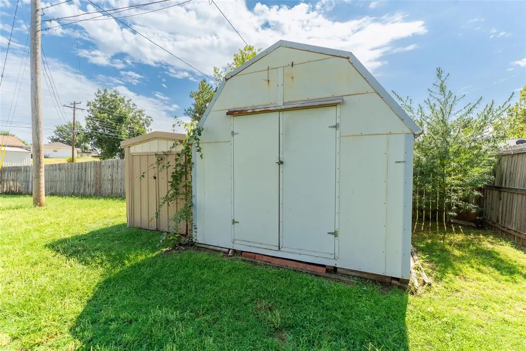 Photo 29 — 1300 Wells Avenue, Clinton, OK 73601