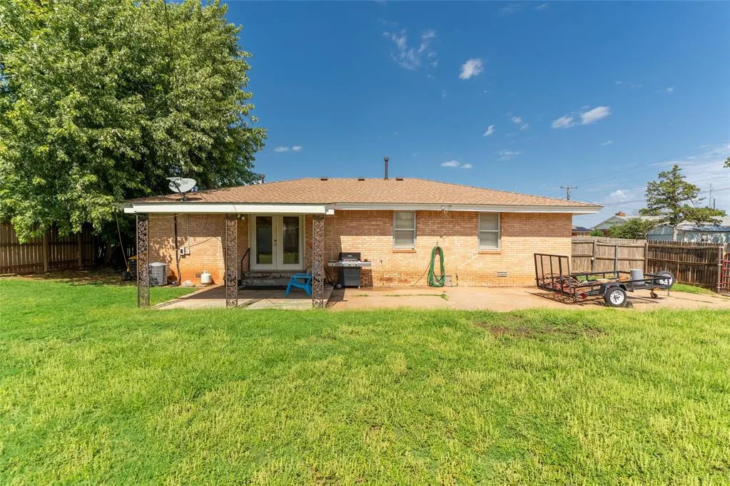 Photo 32 — 1300 Wells Avenue, Clinton, OK 73601