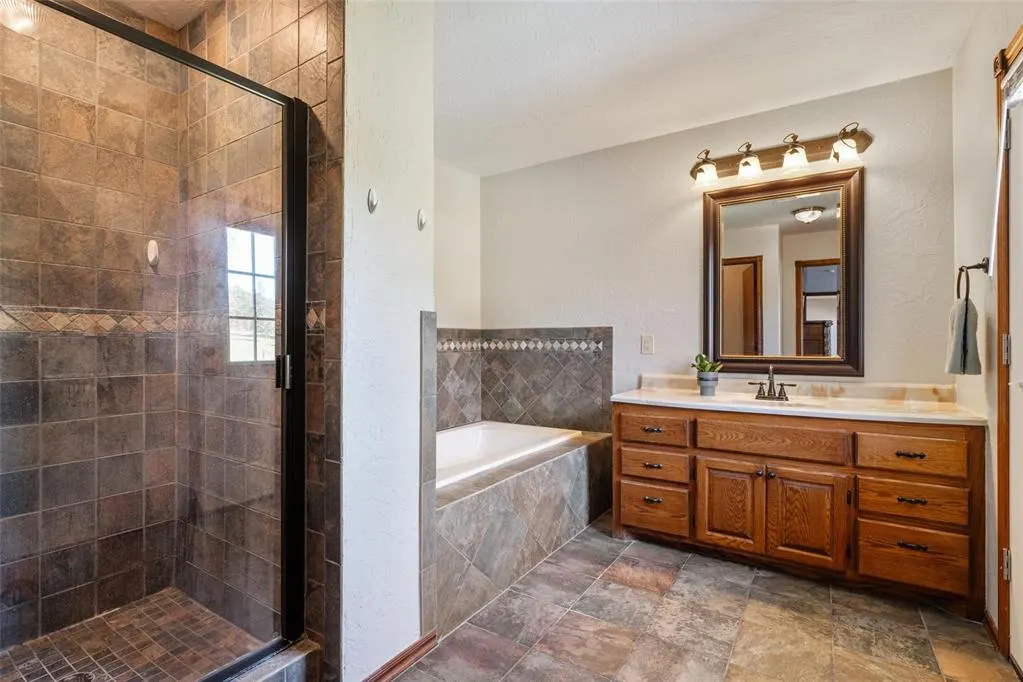 Photo 19 — 5750 NE 168th Avenue, Newalla, OK 74857