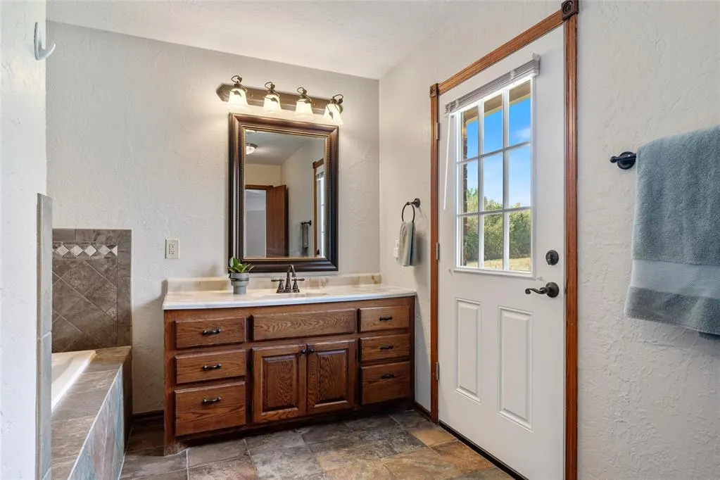 Photo 20 — 5750 NE 168th Avenue, Newalla, OK 74857