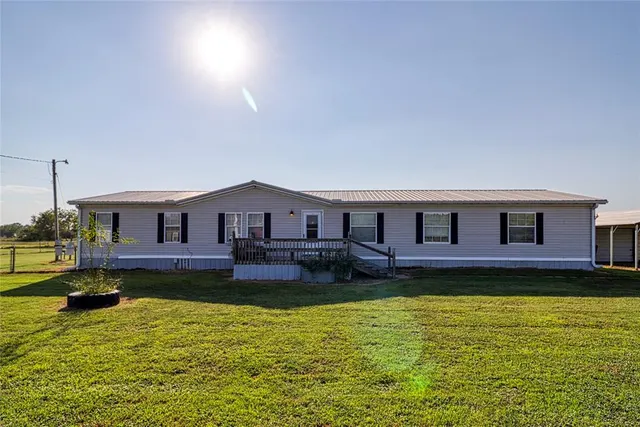 Photo 2 — 850 Pecan Lane, Eufaula, OK 74432