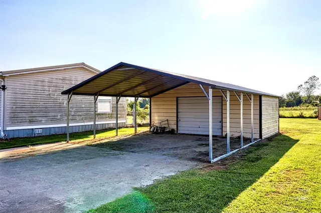 Photo 3 — 850 Pecan Lane, Eufaula, OK 74432