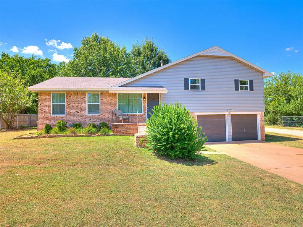 Photo 2 — 1809 Ketch Drive, Edmond, OK 73003