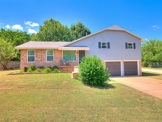 Photo 2 — 1809 Ketch Drive, Edmond, OK 73003