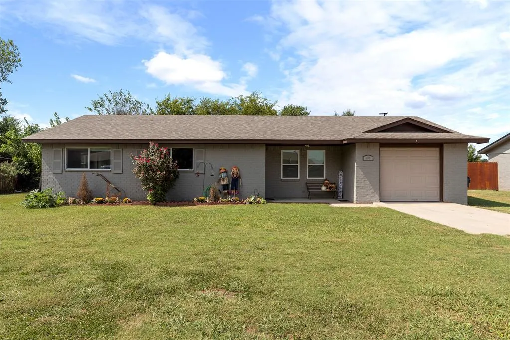Front exterior — 103 Mark Avenue, Paoli, OK 73074