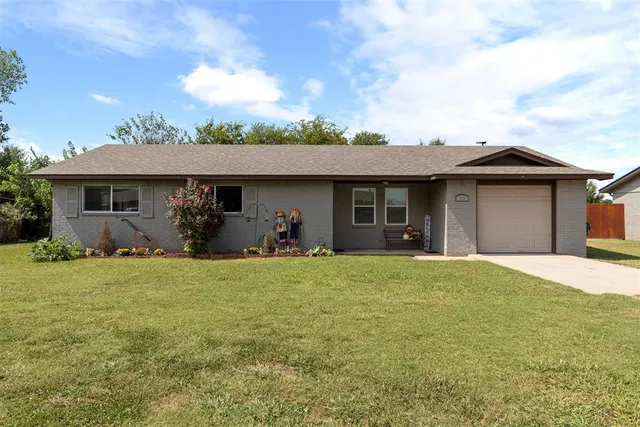Front exterior — 103 Mark Avenue, Paoli, OK 73074