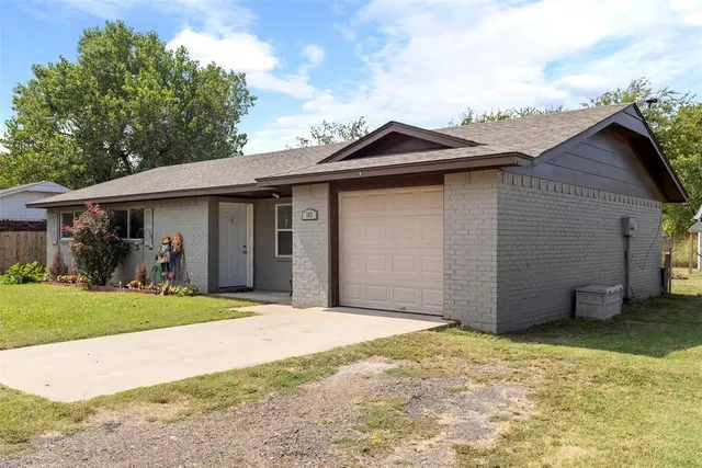 Photo 2 — 103 Mark Avenue, Paoli, OK 73074