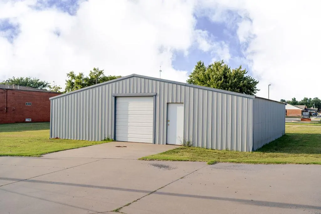 Photo 19 — 1925 W 3rd Street, Elk City, OK 73644