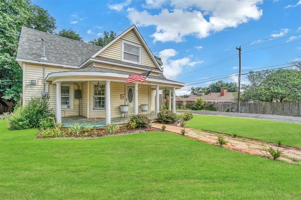 Photo 3 — 117 W 6TH Street, Cordell, OK 73632