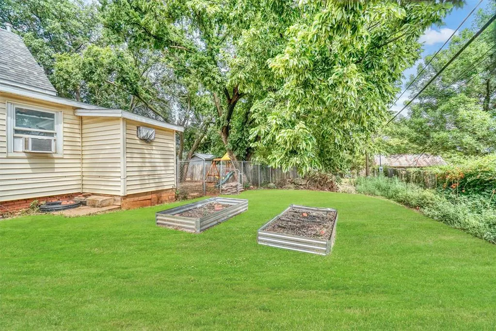 Photo 36 — 117 W 6TH Street, Cordell, OK 73632