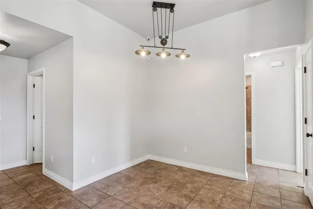 Photo 7 — 2820 Fountaingrass Road, Oklahoma City, OK 73128