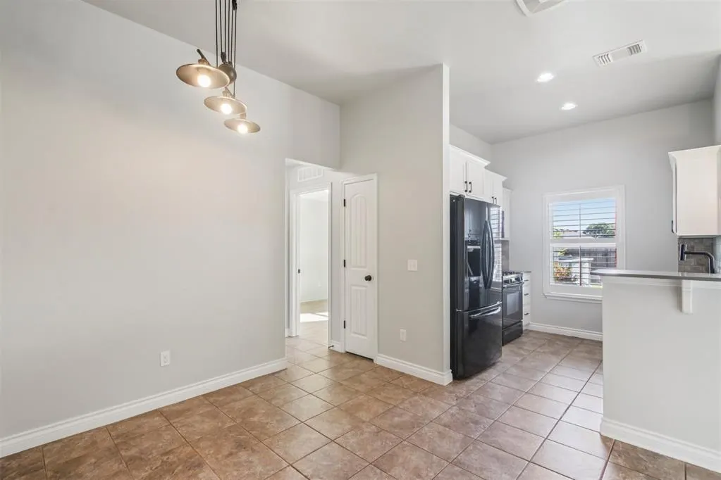Photo 8 — 2820 Fountaingrass Road, Oklahoma City, OK 73128