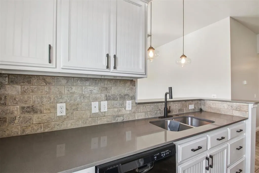 Photo 12 — 2820 Fountaingrass Road, Oklahoma City, OK 73128