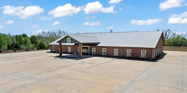 Photo 2 — 42005 Moccasin Trail, Shawnee, OK 74804