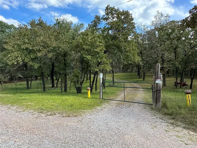 Photo 2 — 1001 Red Rock Road, Norman, OK 73026