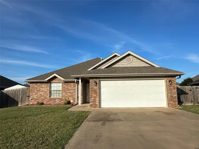 Front exterior — 2217 Crooked Oak Drive, Shawnee, OK 74804