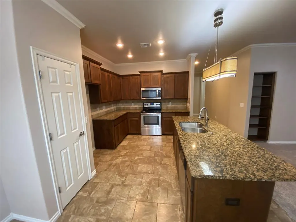 Photo 4 — 2217 Crooked Oak Drive, Shawnee, OK 74804
