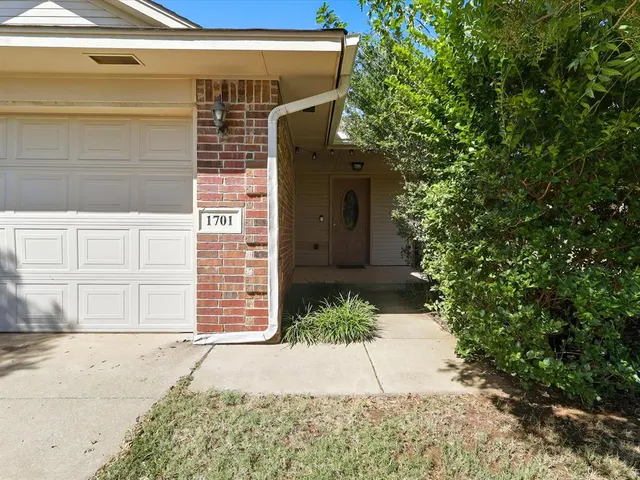 Photo 3 — 1701 Everglade Court, Oklahoma City, OK 73128