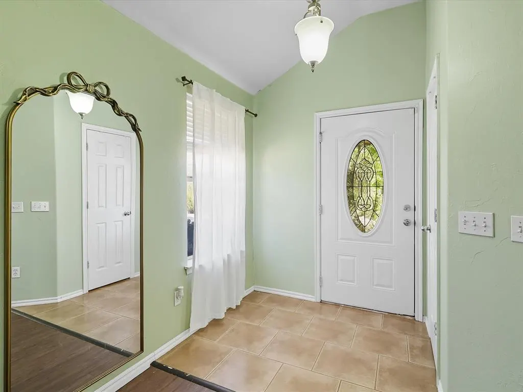 Photo 5 — 1701 Everglade Court, Oklahoma City, OK 73128