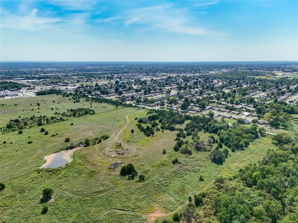 Photo 5 — 1000 W 45th Street, Shawnee, OK 74804
