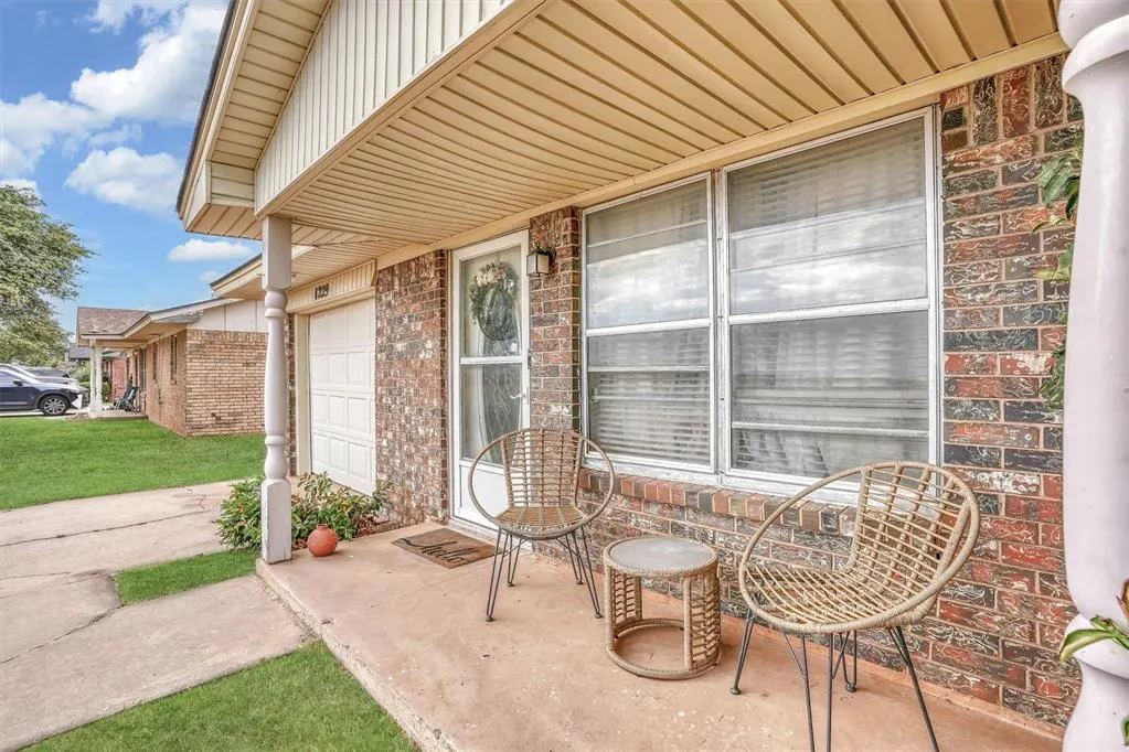 Photo 3 — 1229 E Ridgecrest Road, Altus, OK 73521