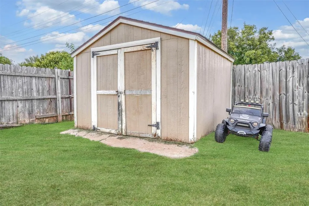 Photo 23 — 1229 E Ridgecrest Road, Altus, OK 73521