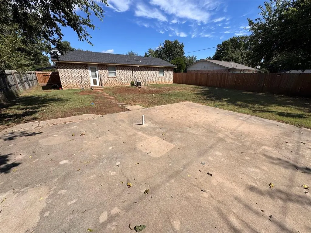 Photo 21 — 906 E ASH Avenue, Duncan, OK 73533