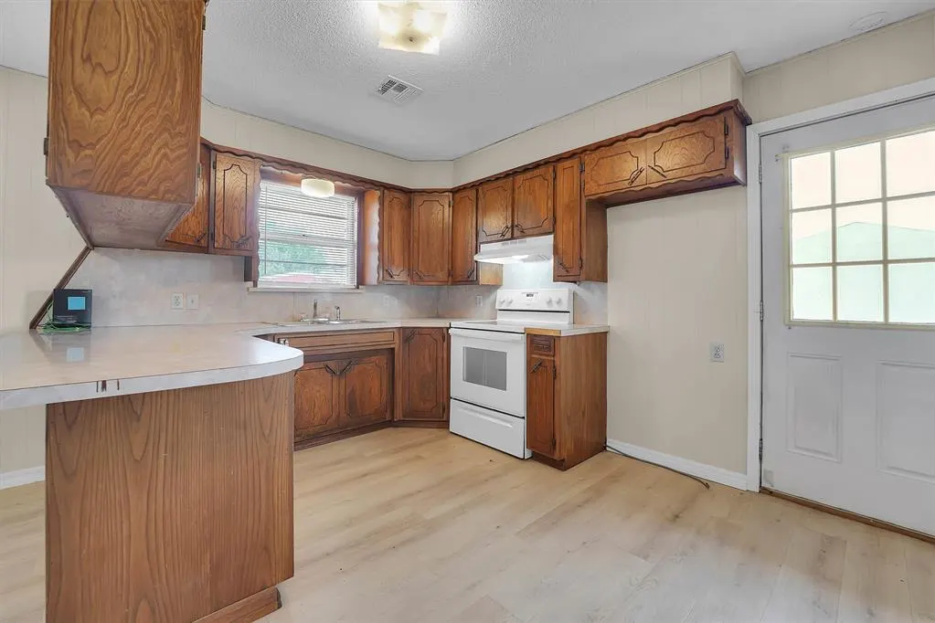 Photo 9 — 1101 Smith Street, Hammon, OK 73650