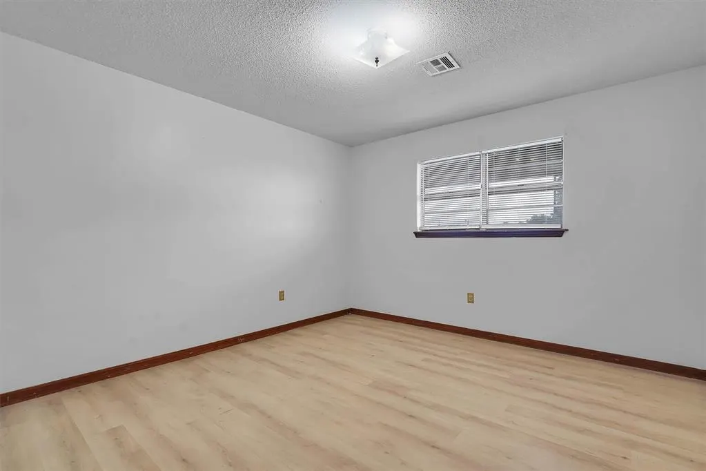 Photo 13 — 1101 Smith Street, Hammon, OK 73650