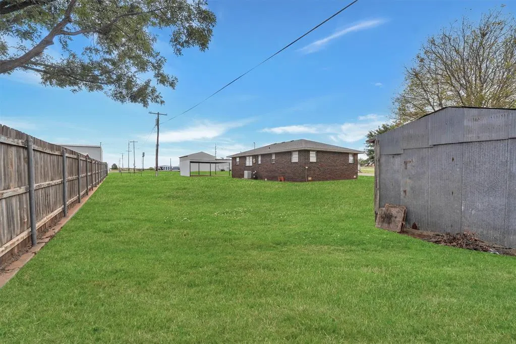 Photo 22 — 1101 Smith Street, Hammon, OK 73650