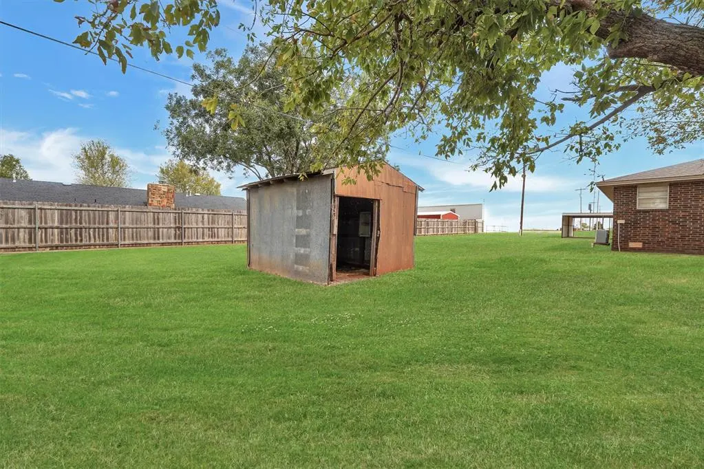 Photo 24 — 1101 Smith Street, Hammon, OK 73650