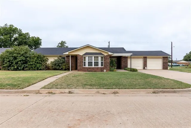 Photo 2 — 2402 S 15th Street, Kingfisher, OK 73750