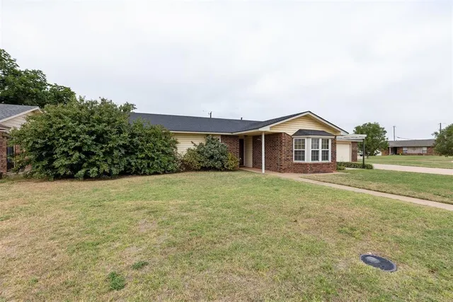 Photo 4 — 2402 S 15th Street, Kingfisher, OK 73750