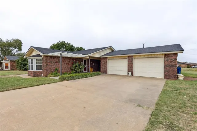 Photo 5 — 2402 S 15th Street, Kingfisher, OK 73750