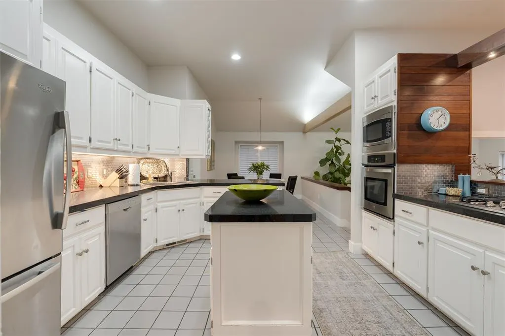 Photo 8 — 13500 Fox Creek Drive, Oklahoma City, OK 73131