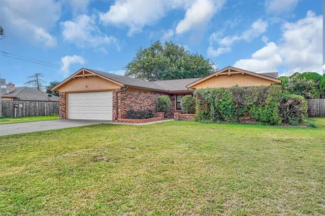 Photo 3 — 701 Hayes St Street, Altus, OK 73521