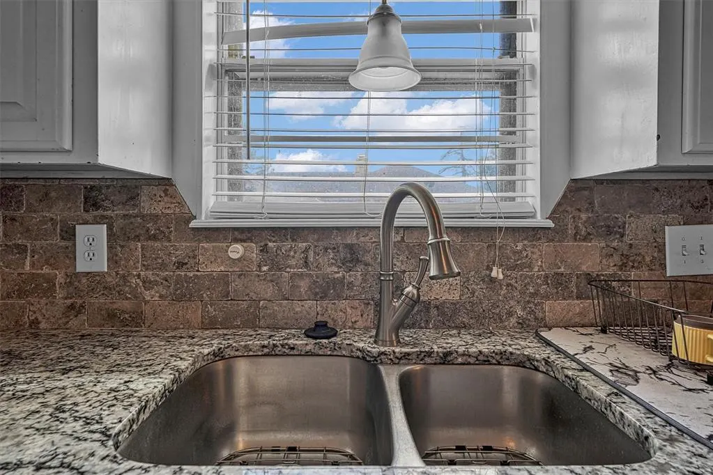 Photo 14 — 701 Hayes St Street, Altus, OK 73521