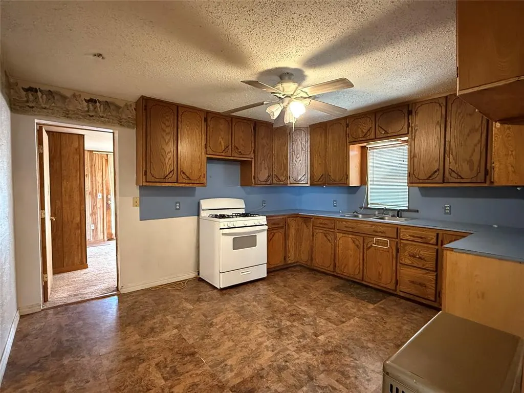 Photo 5 — 510 N Jackson Avenue, Elk City, OK 73644