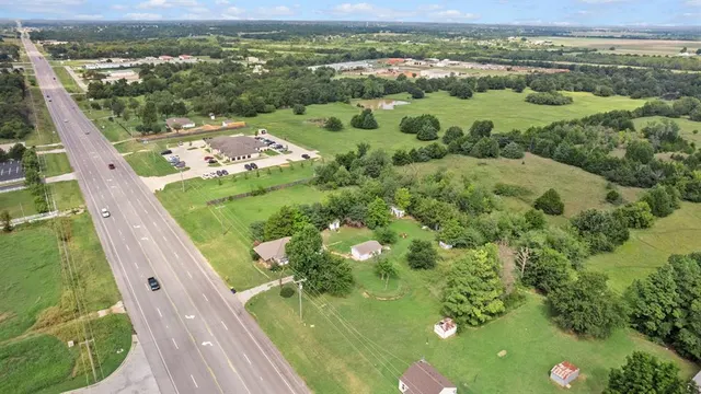 Photo 2 — 16943 NE 23rd Street, Choctaw, OK 73020