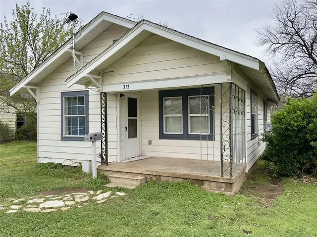 Photo 4 — 313 N Colorado Avenue, Mangum, OK 73554