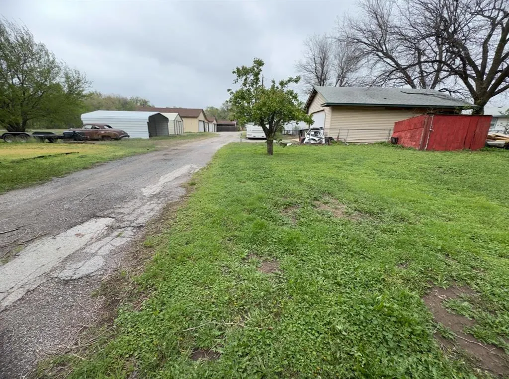 Photo 21 — 313 N Colorado Avenue, Mangum, OK 73554