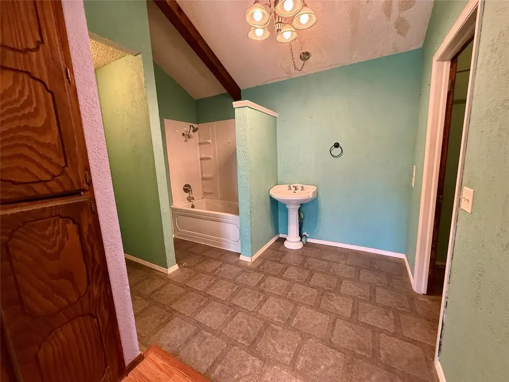 Photo 39 — 608 Roosevelt Street, Seminole, OK 74868