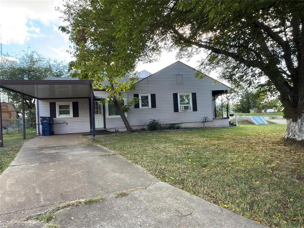 Photo 2 — 608 Roosevelt Street, Seminole, OK 74868