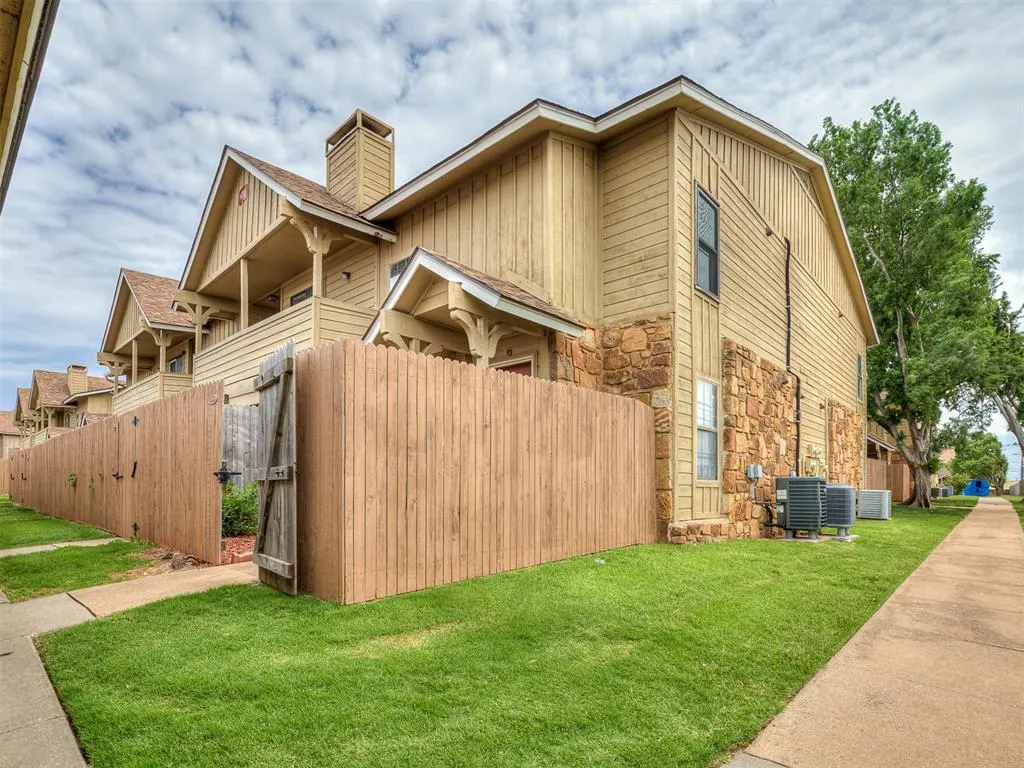 Front exterior — 14315 N Pennsylvania Avenue 13D, Oklahoma City, OK 73134